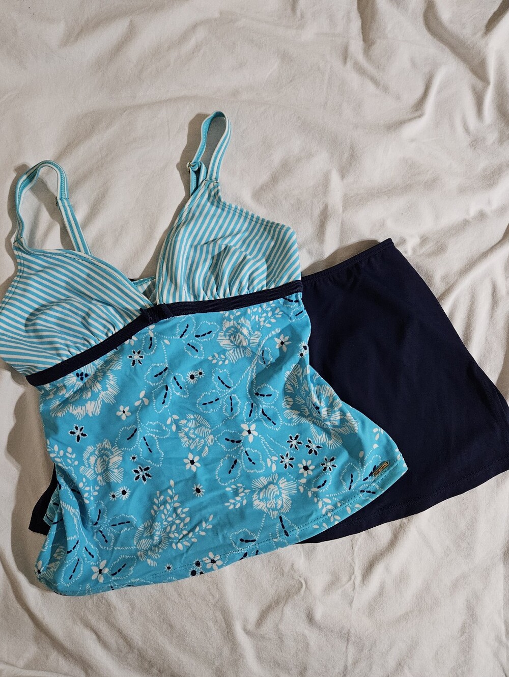Liz Cairborne Size 8 Women’s Blue Floral Tankini Top And Swim Skirt